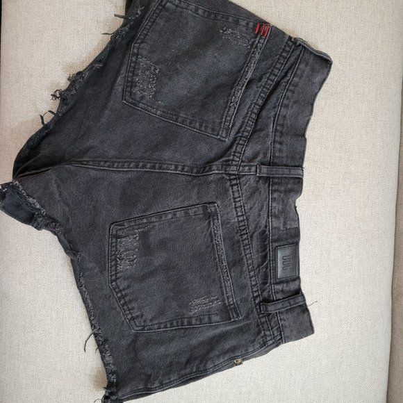 Urban Outfitters Black Girlfriend High rise Jean shorts - Picture 4 of 4
